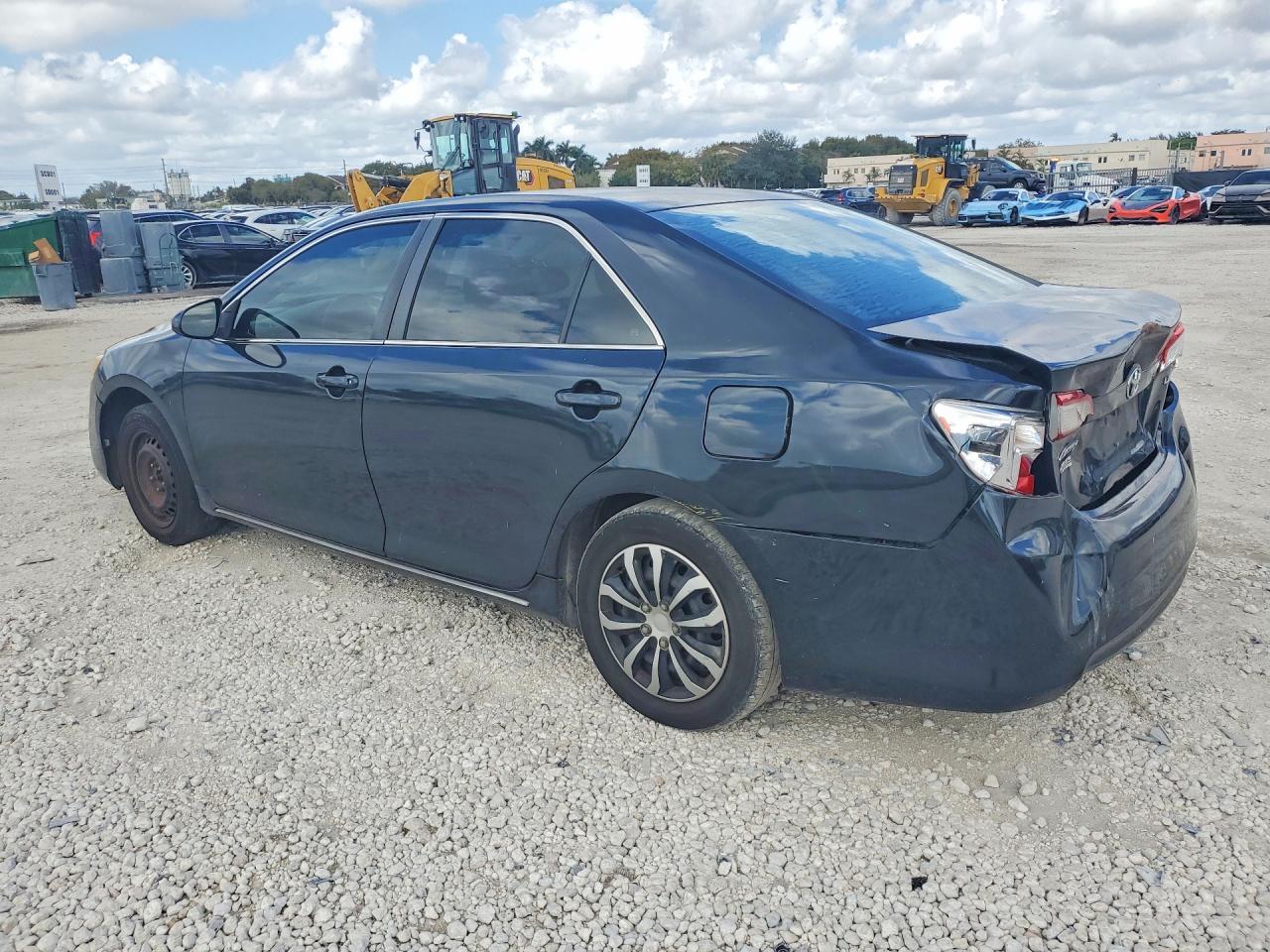2014 TOYOTA CAMRY