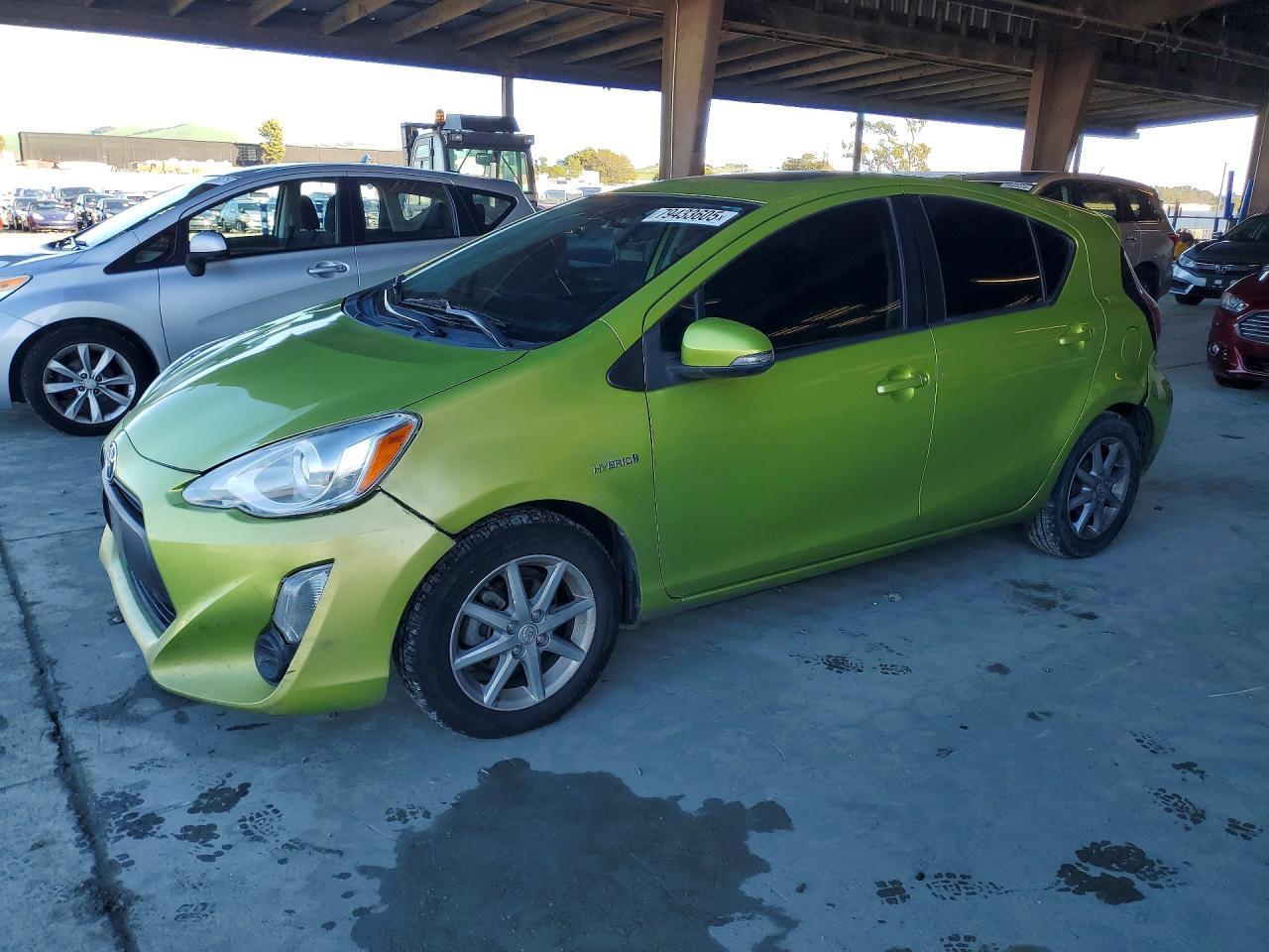 2015 TOYOTA Prius c