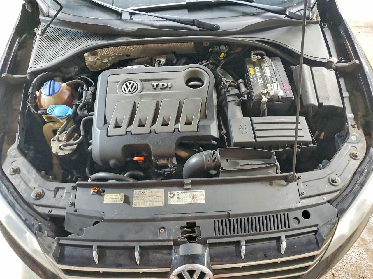 2012 VOLKSWAGEN Passat