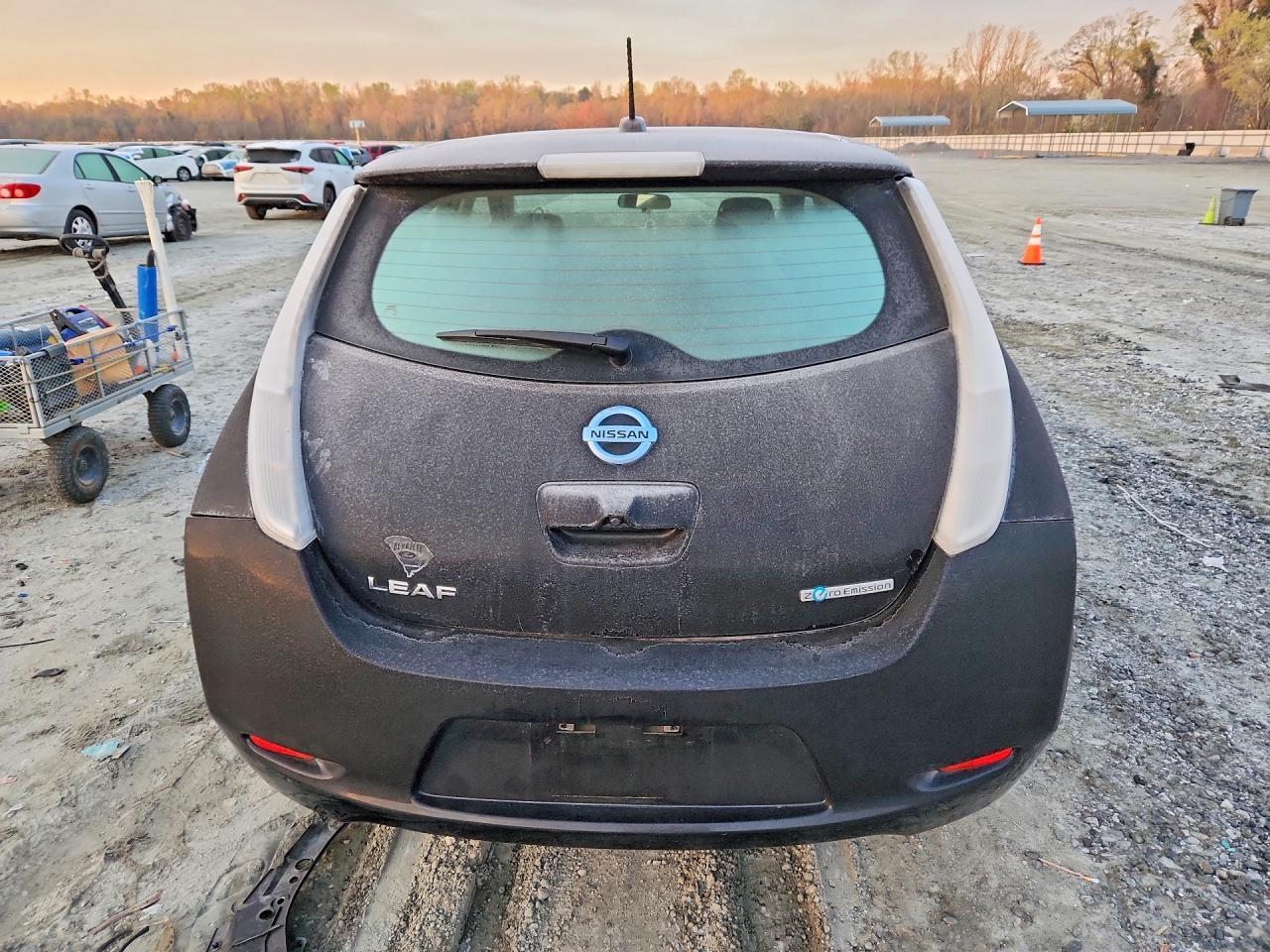 2015 NISSAN LEAF