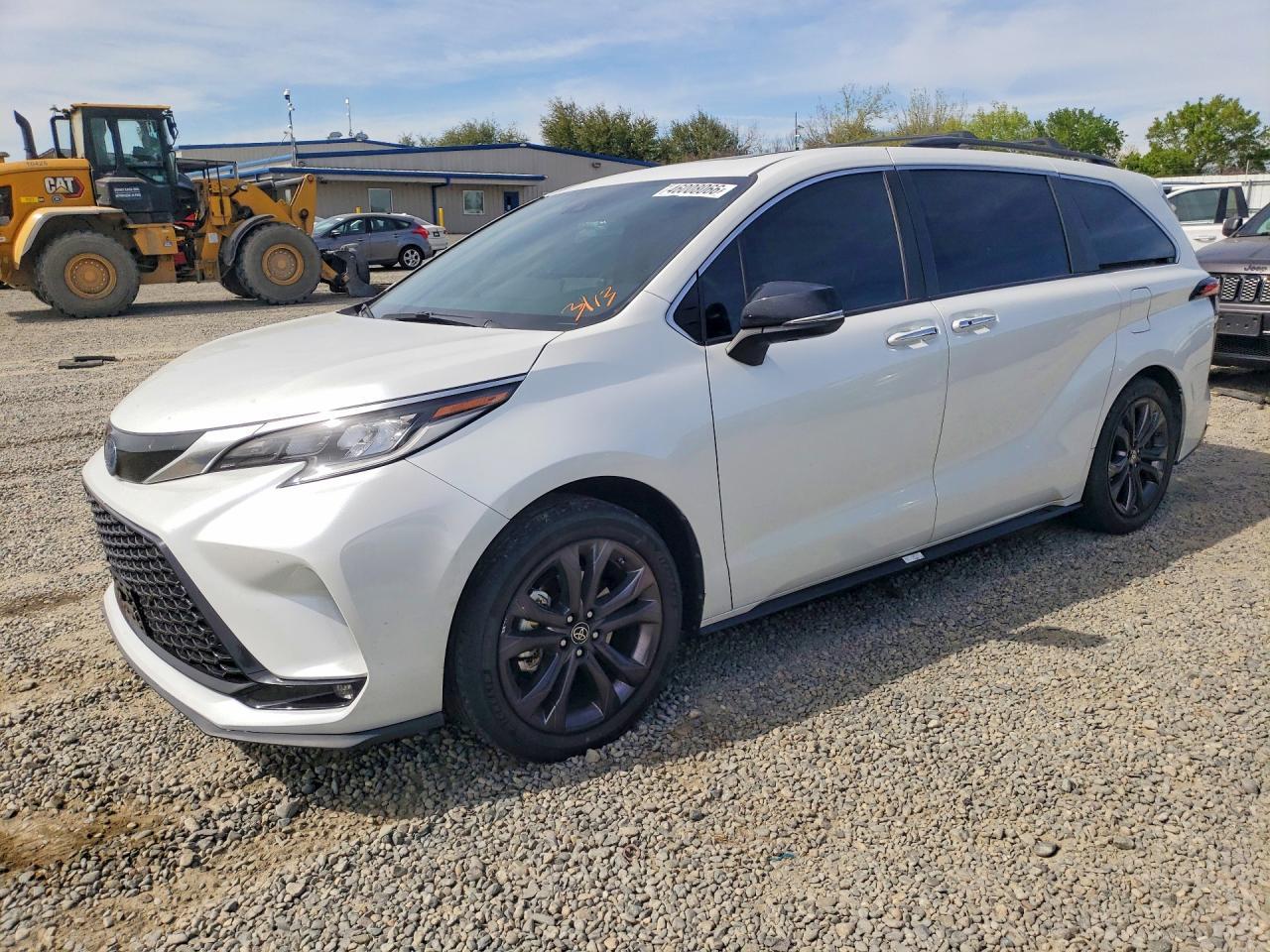 2023 TOYOTA SIENNA