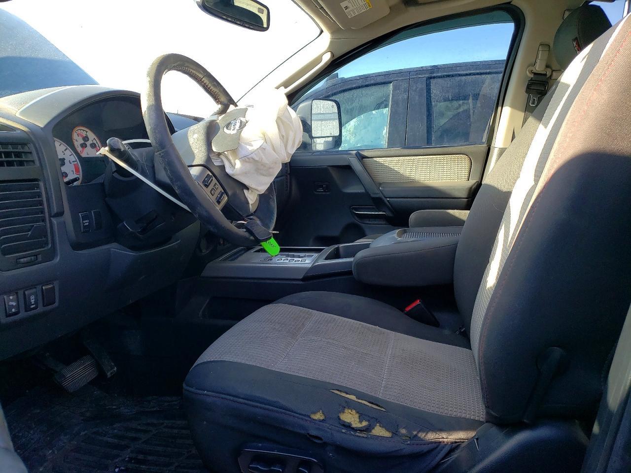 2011 NISSAN Titan