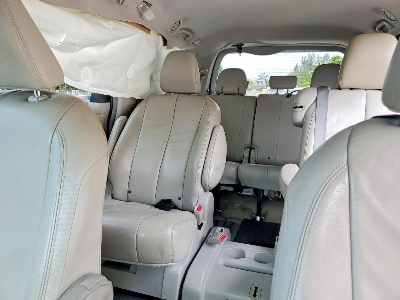 2013 TOYOTA SIENNA