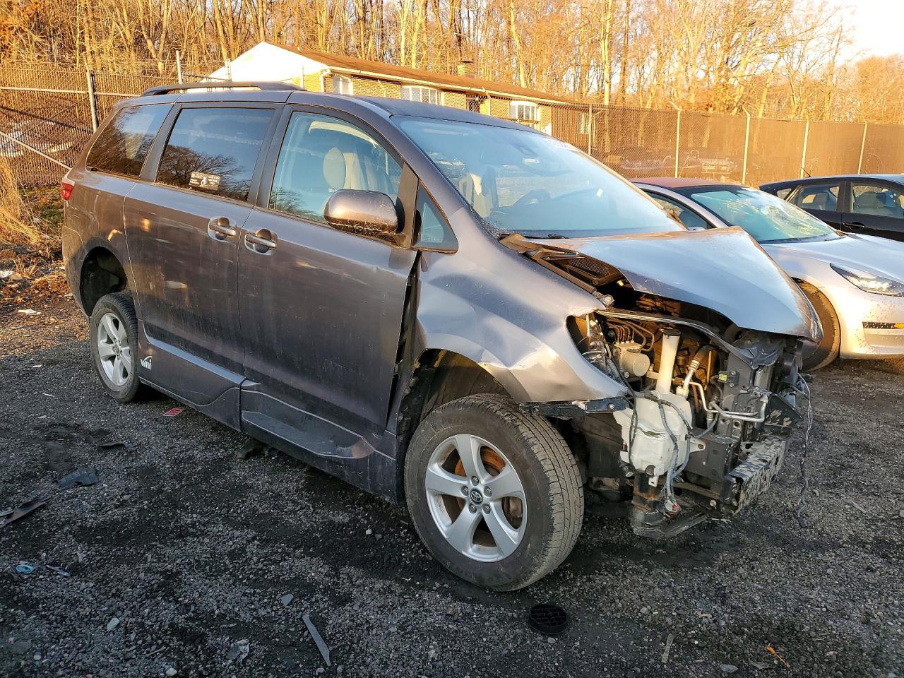 2019 TOYOTA SIENNA