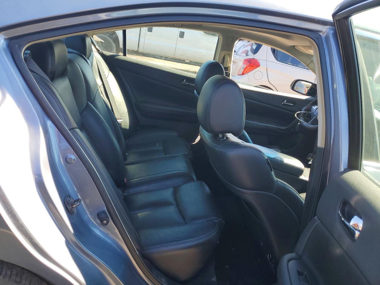 2010 NISSAN Maxima
