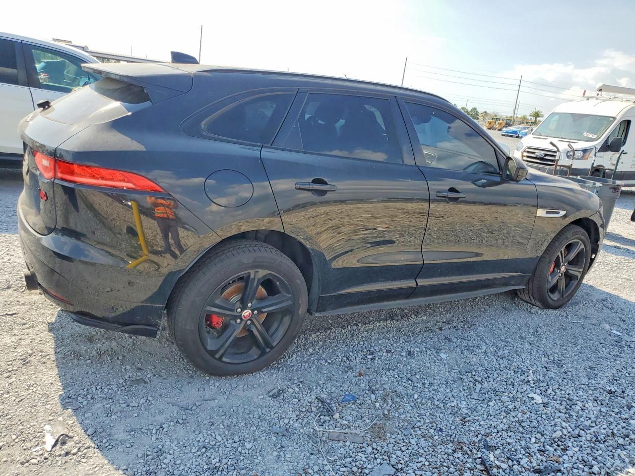 2017 JAGUAR F-Pace