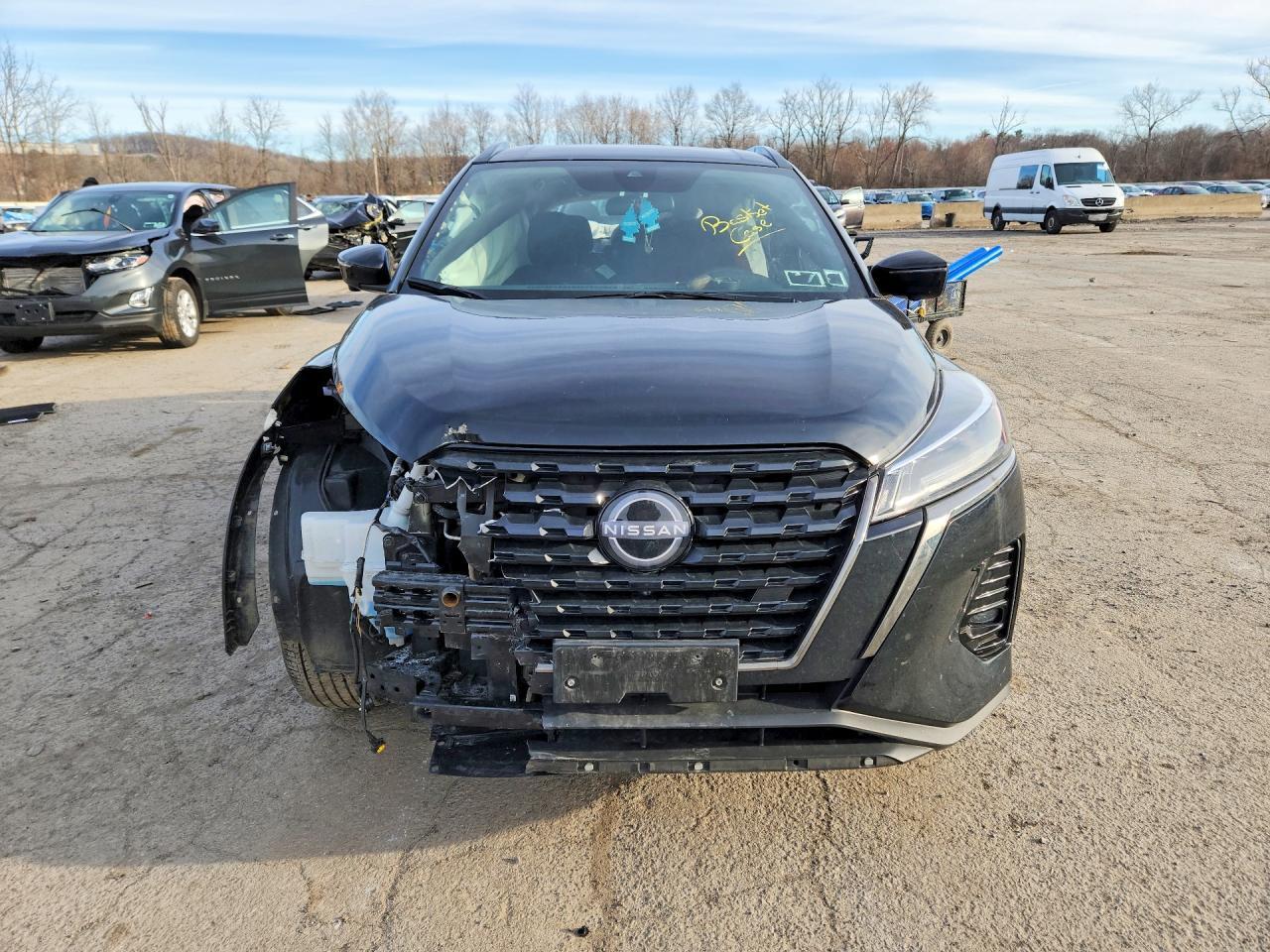 2024 NISSAN KICKS
