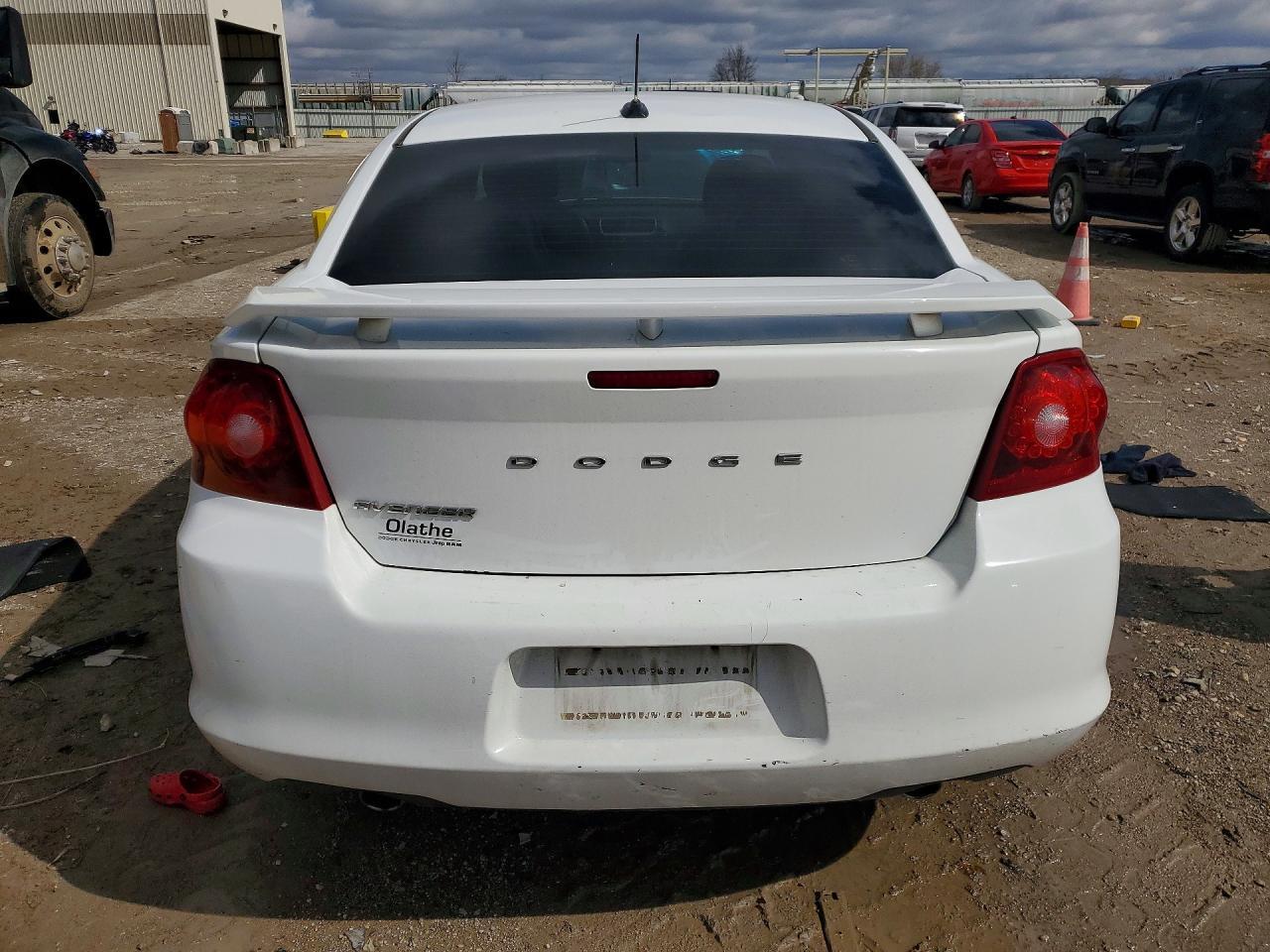 2013 DODGE Avenger