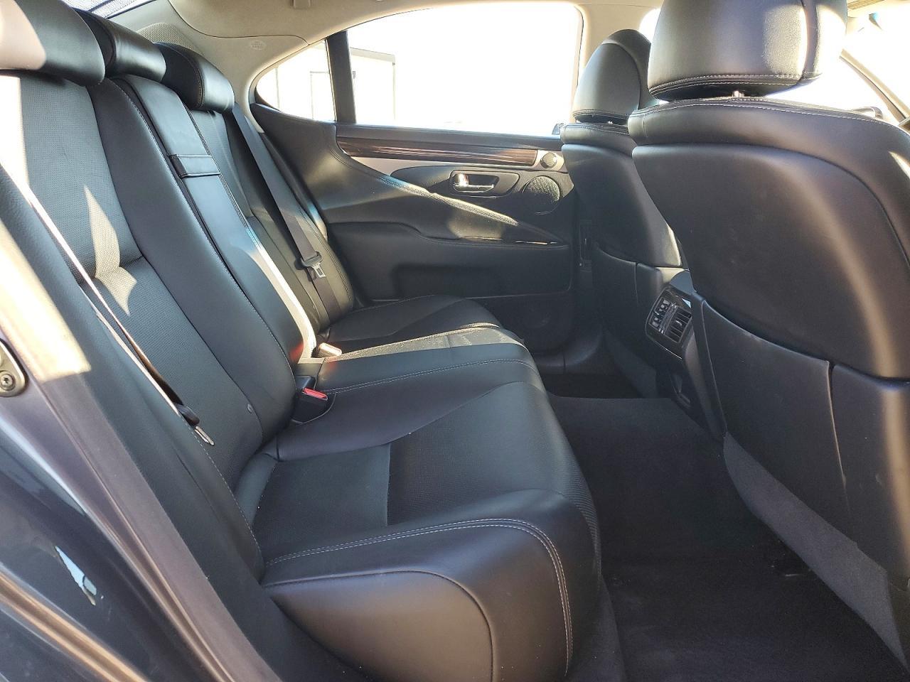 2015 LEXUS LS 460