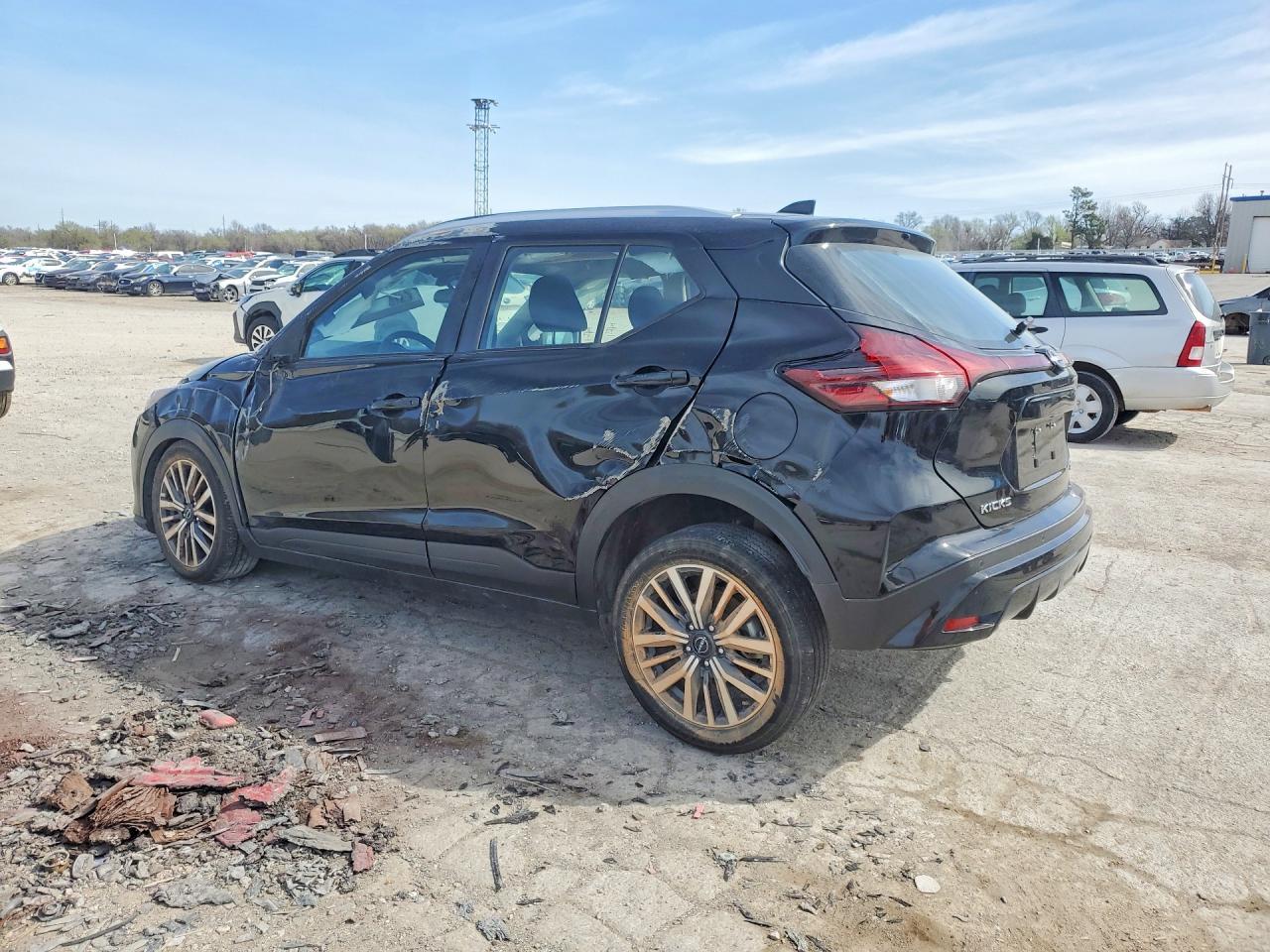 2024 NISSAN KICKS