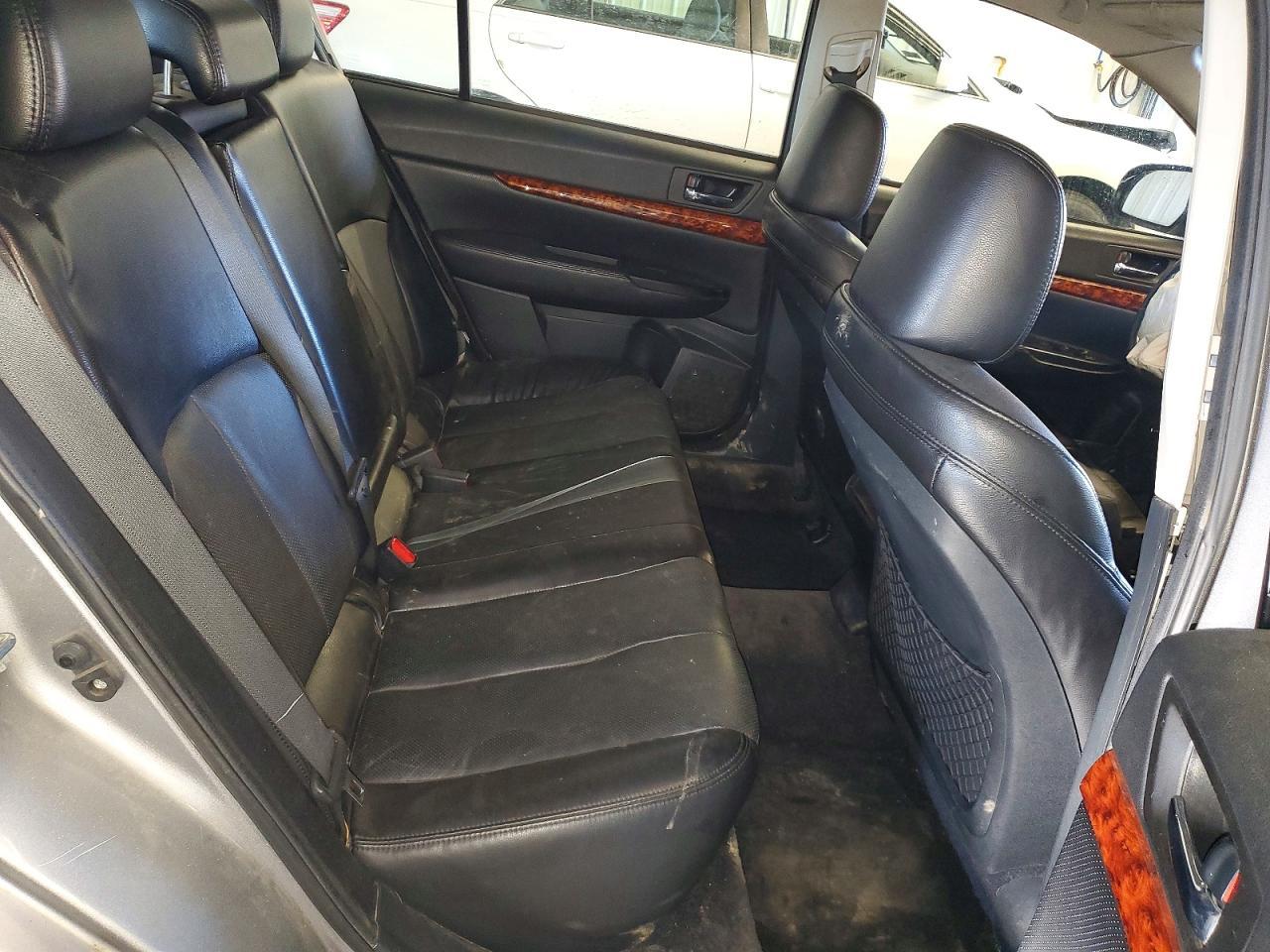 2010 SUBARU Legacy