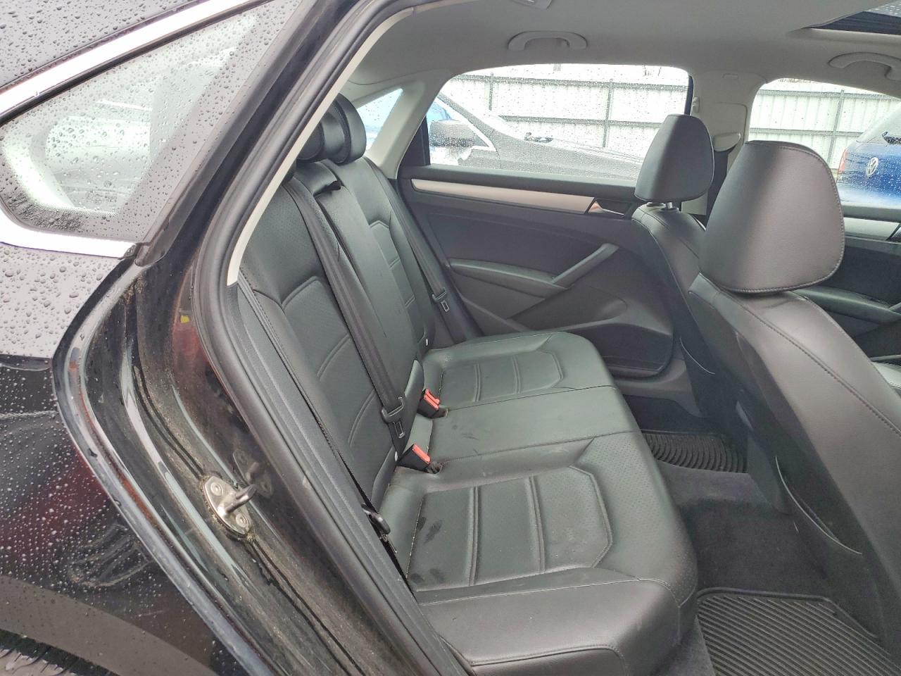 2012 VOLKSWAGEN Passat