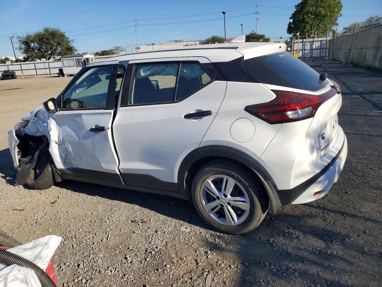 2024 NISSAN KICKS