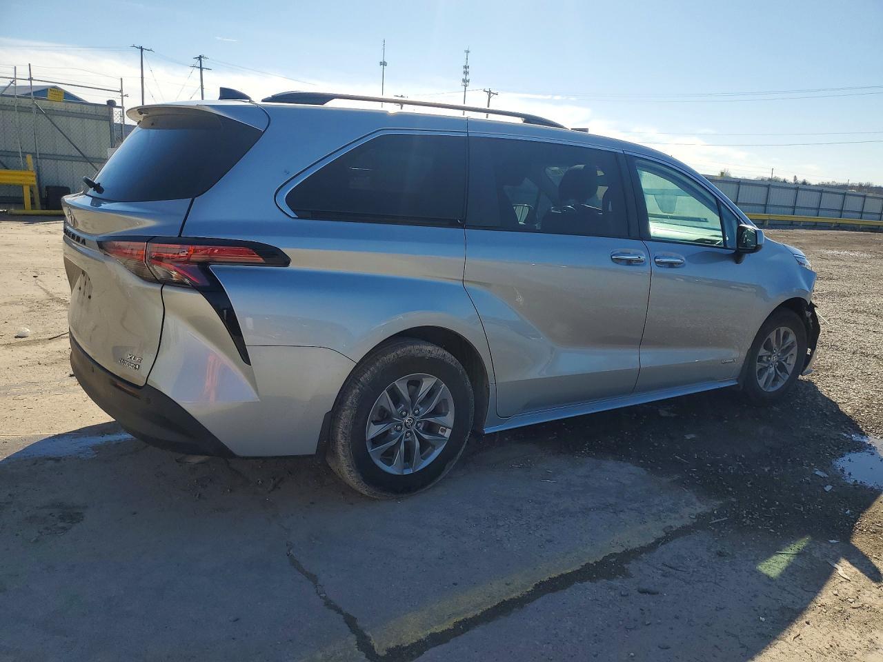 2021 TOYOTA SIENNA