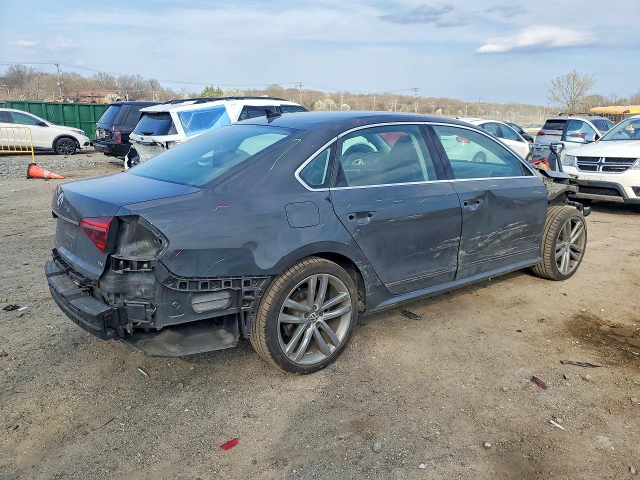 2017 VOLKSWAGEN Passat
