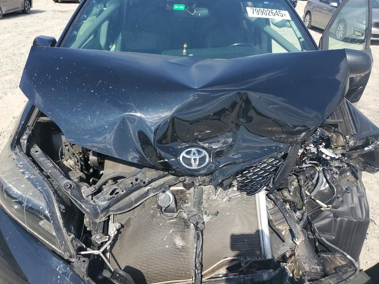 2016 TOYOTA SIENNA