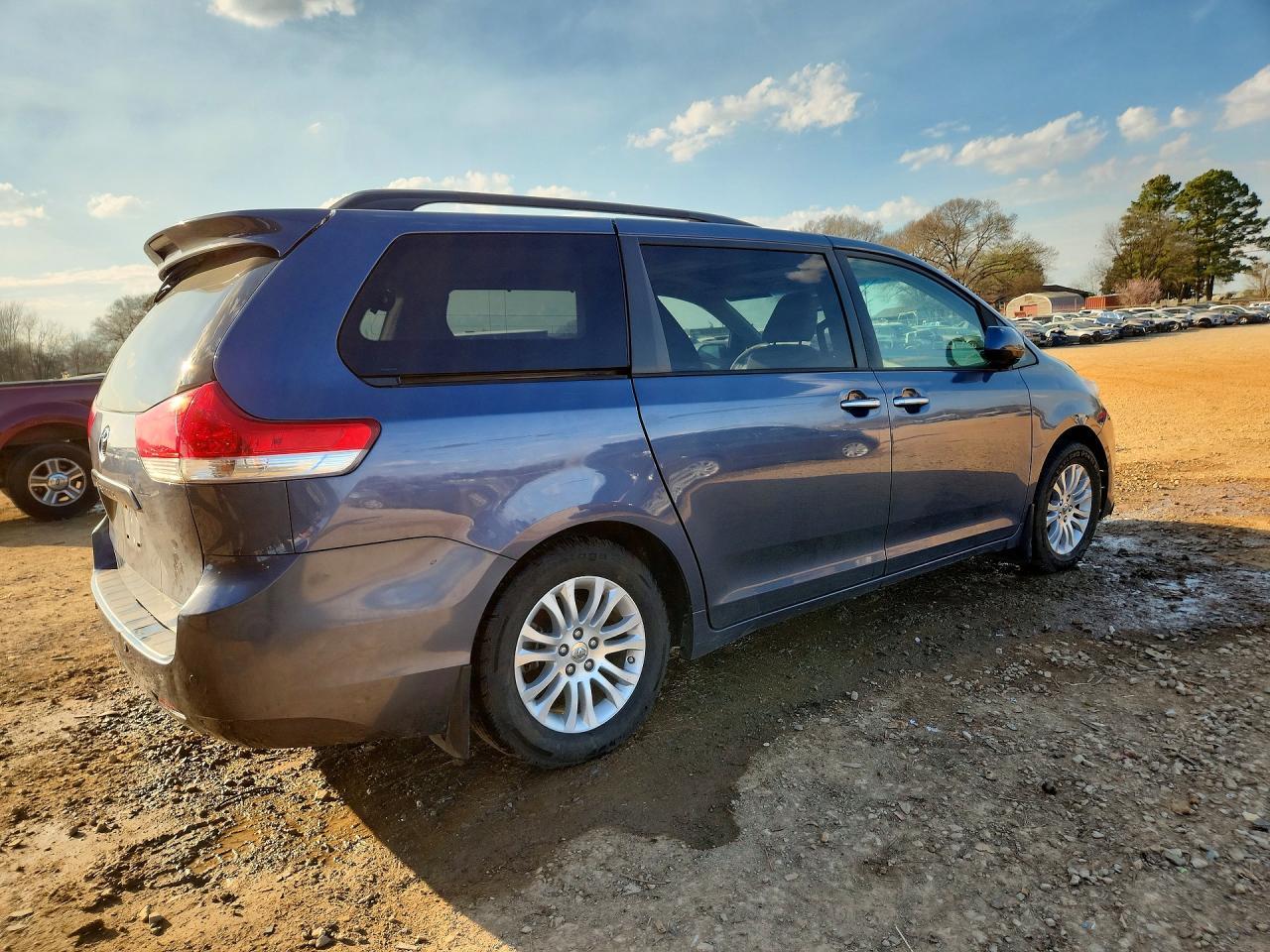 2014 TOYOTA SIENNA