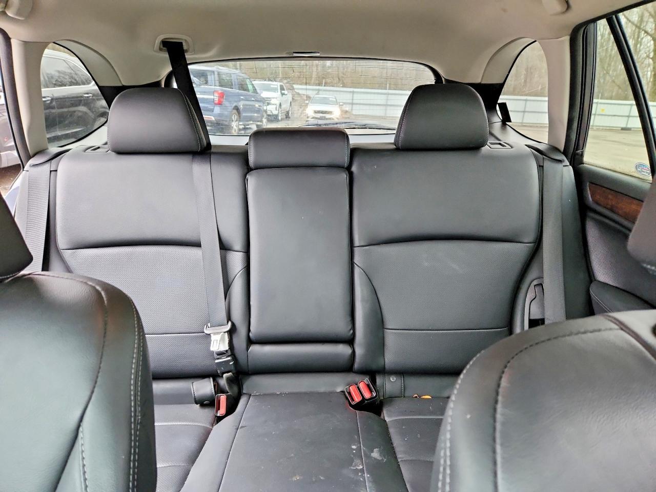 2016 SUBARU Outback