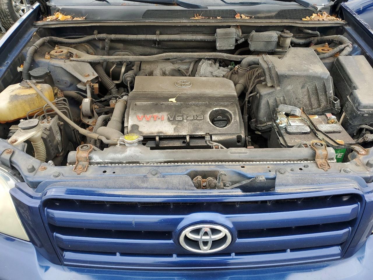 2004 TOYOTA HIGHLANDER
