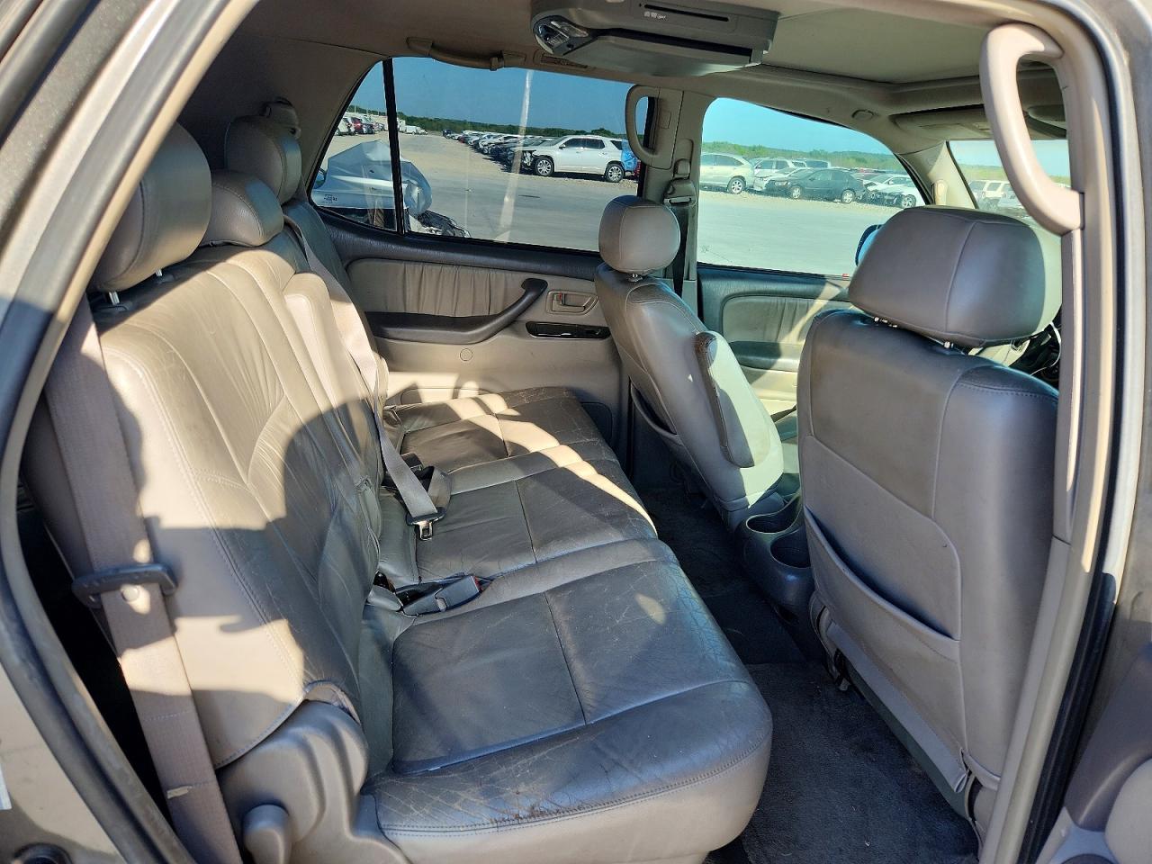 2004 TOYOTA Sequoia