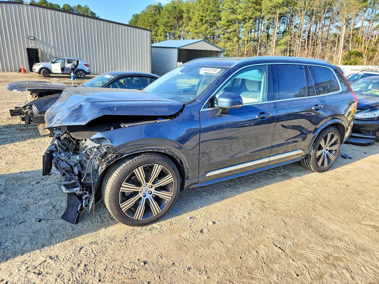 2022 VOLVO XC90