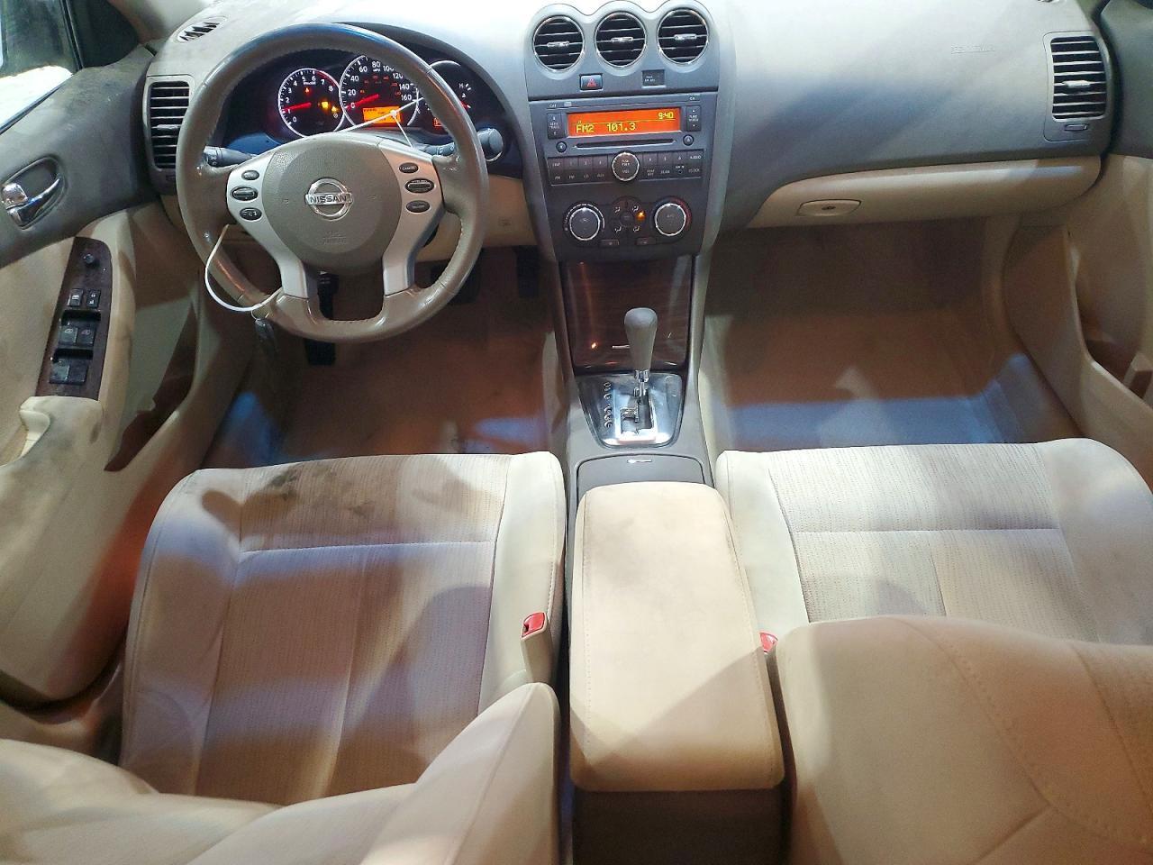 2010 NISSAN Alitma