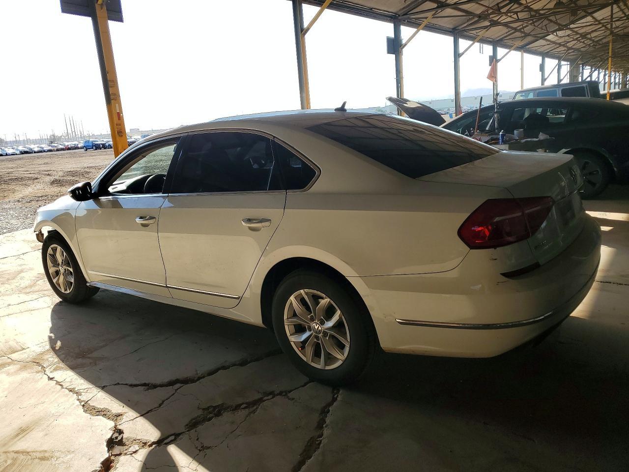 2016 VOLKSWAGEN Passat
