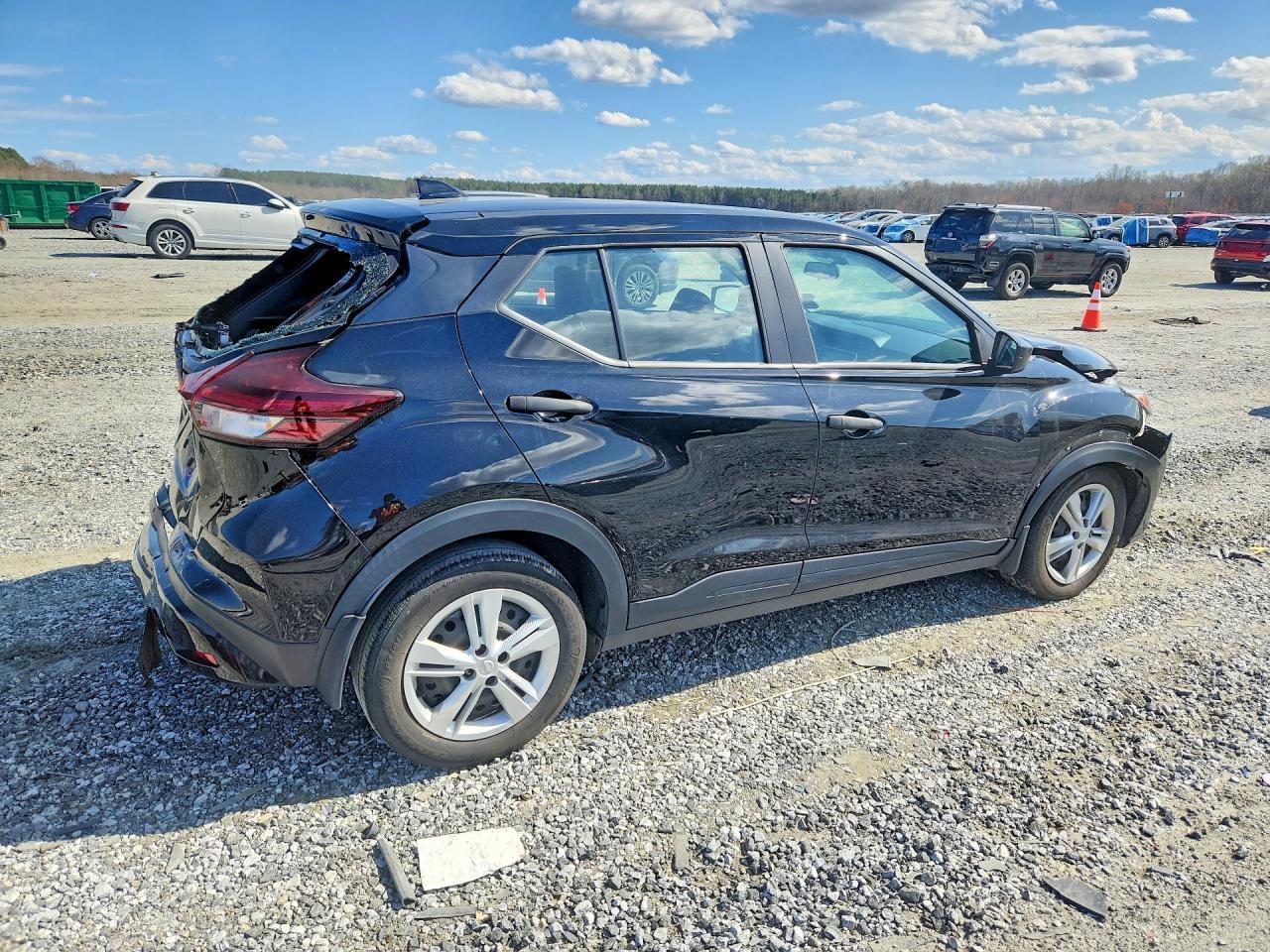 2024 NISSAN KICKS