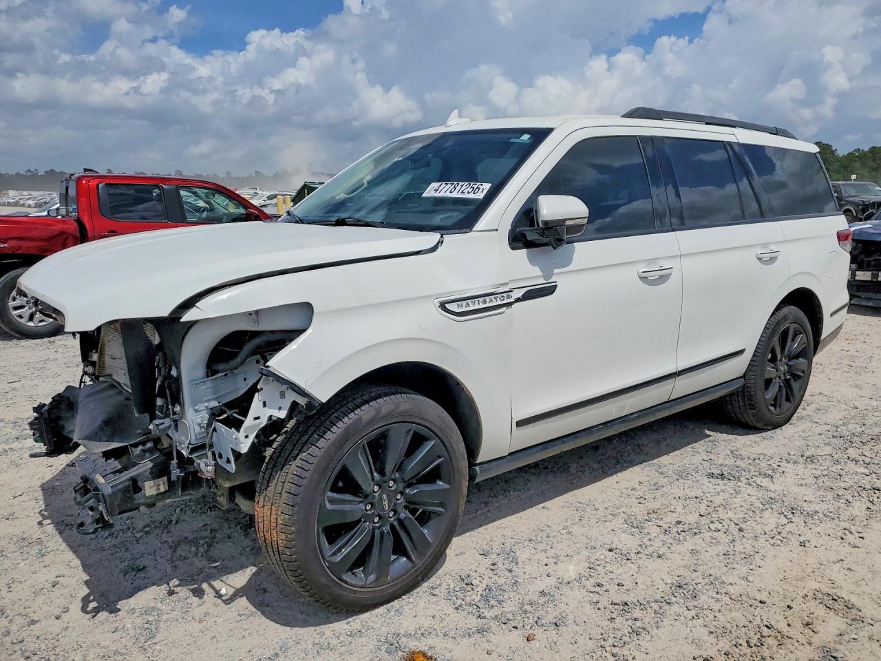 2022 LINCOLN Navigator