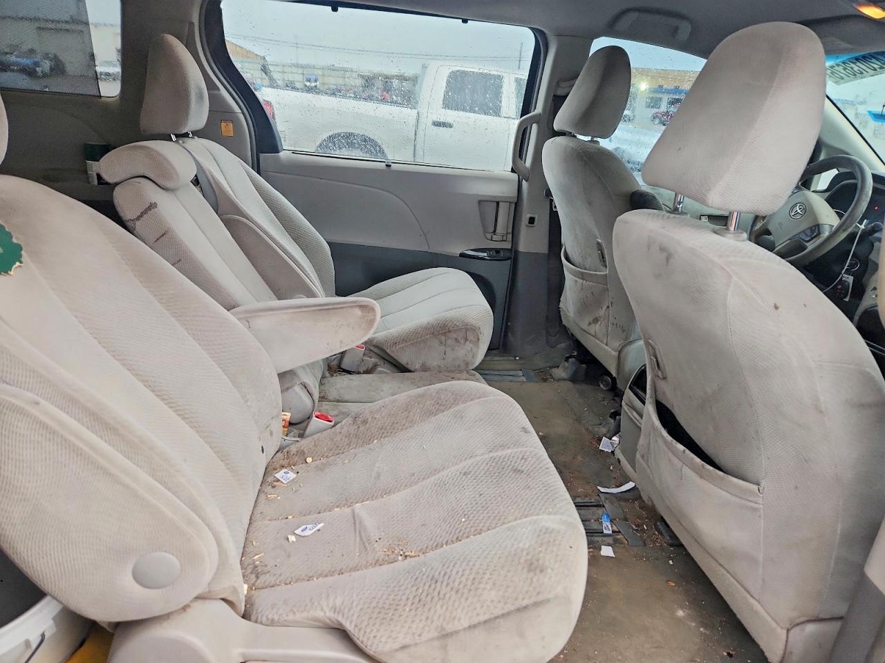 2012 TOYOTA SIENNA