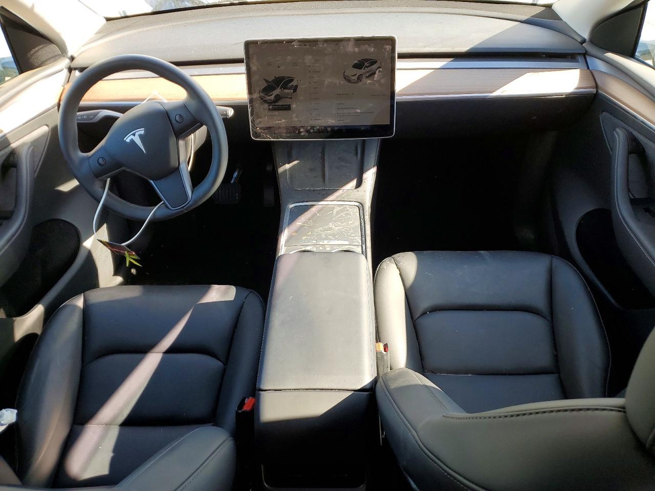 2025 TESLA MODEL Y