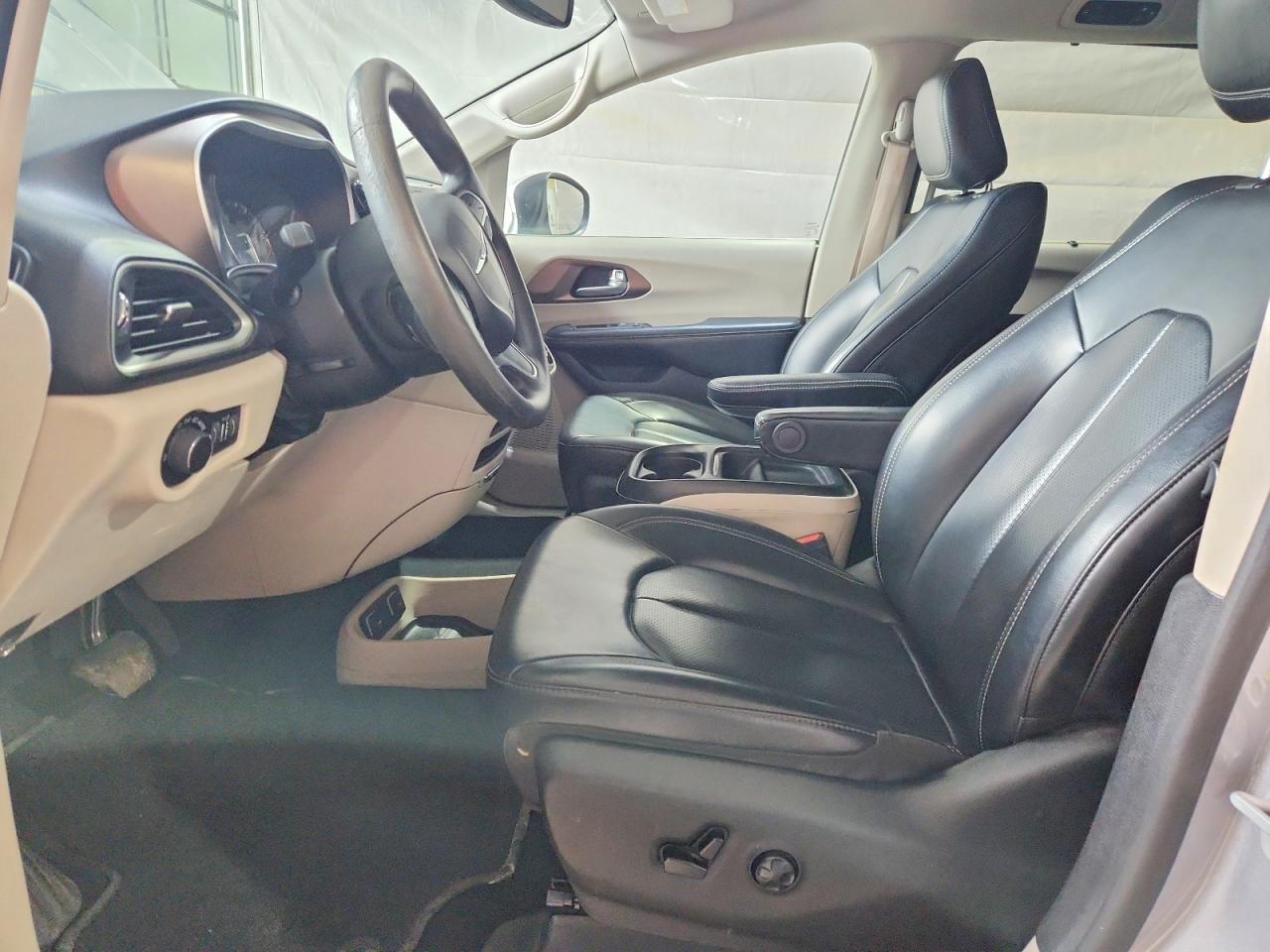 2020 CHRYSLER Voyager