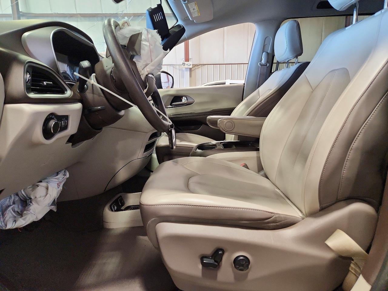 2020 CHRYSLER Voyager