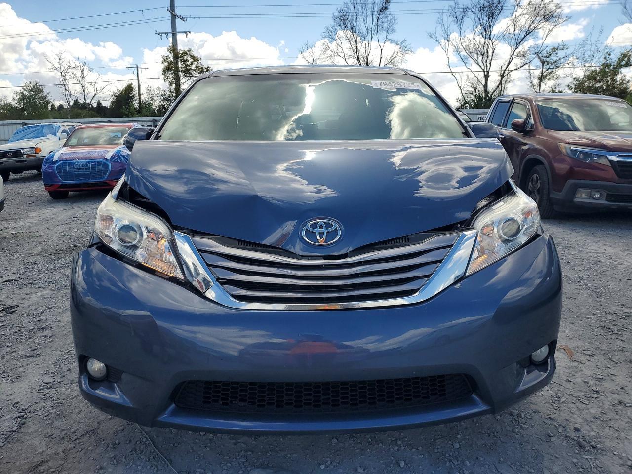 2016 TOYOTA SIENNA
