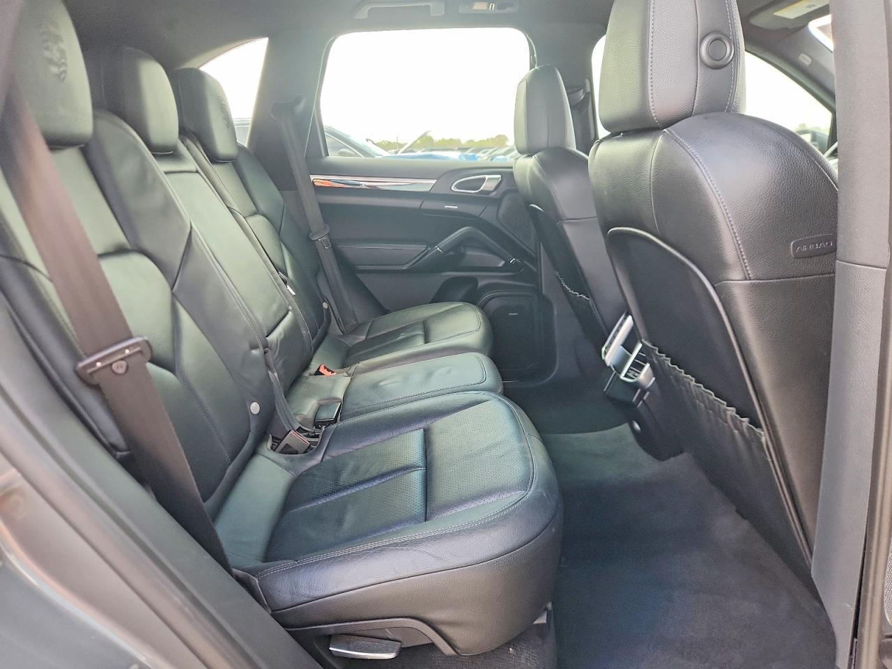 2014 PORSCHE CAYENNE