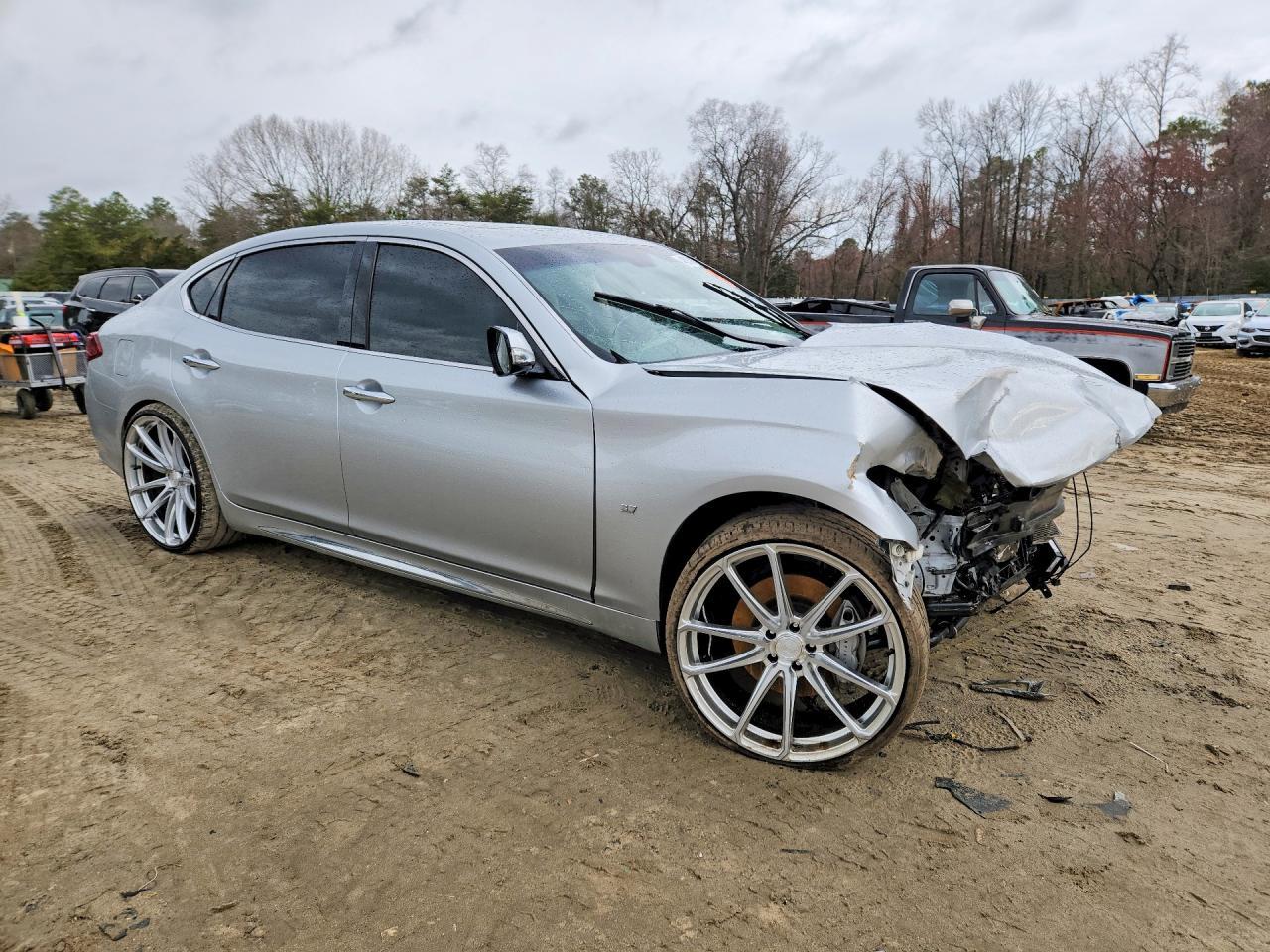 2016 INFINITI Q70