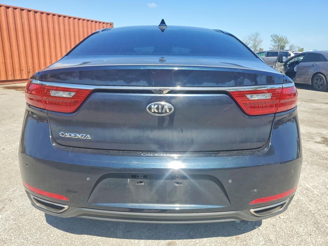 2017 KIA Cadenza