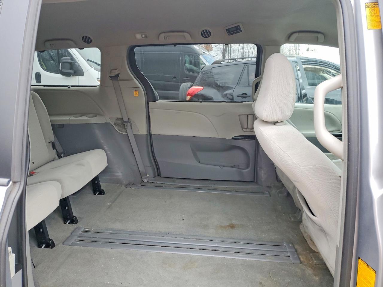 2013 TOYOTA SIENNA