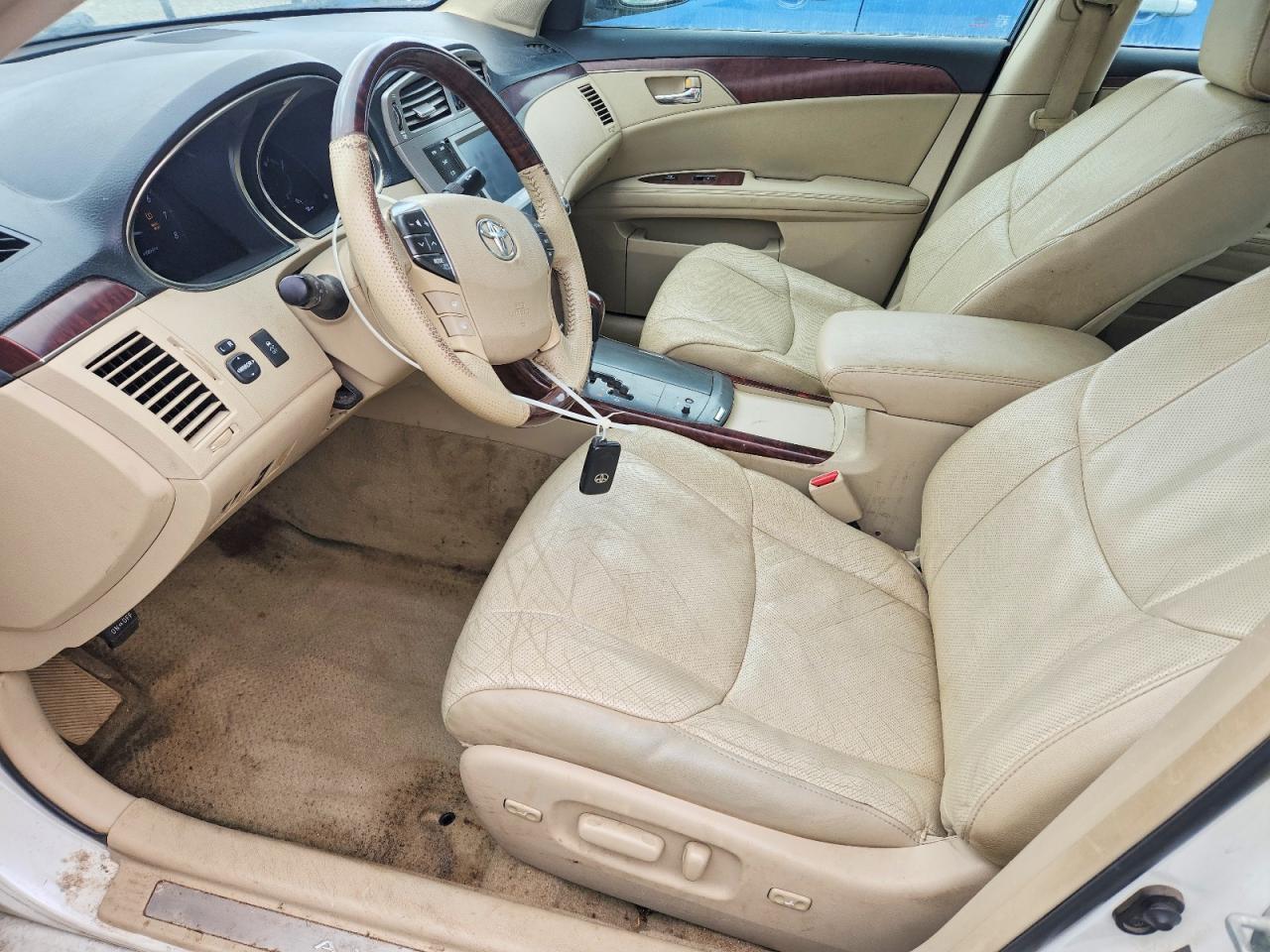 2011 TOYOTA Avalon