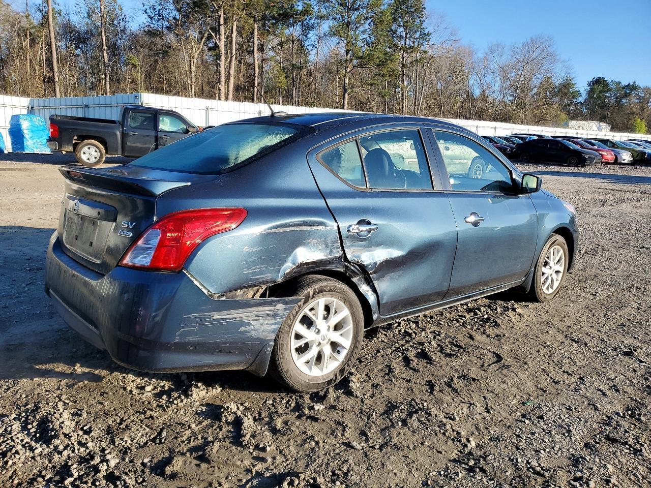 2017 NISSAN VERSA