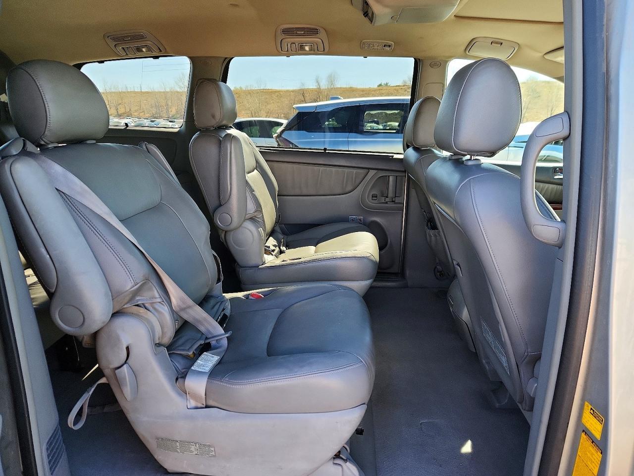 2004 TOYOTA SIENNA