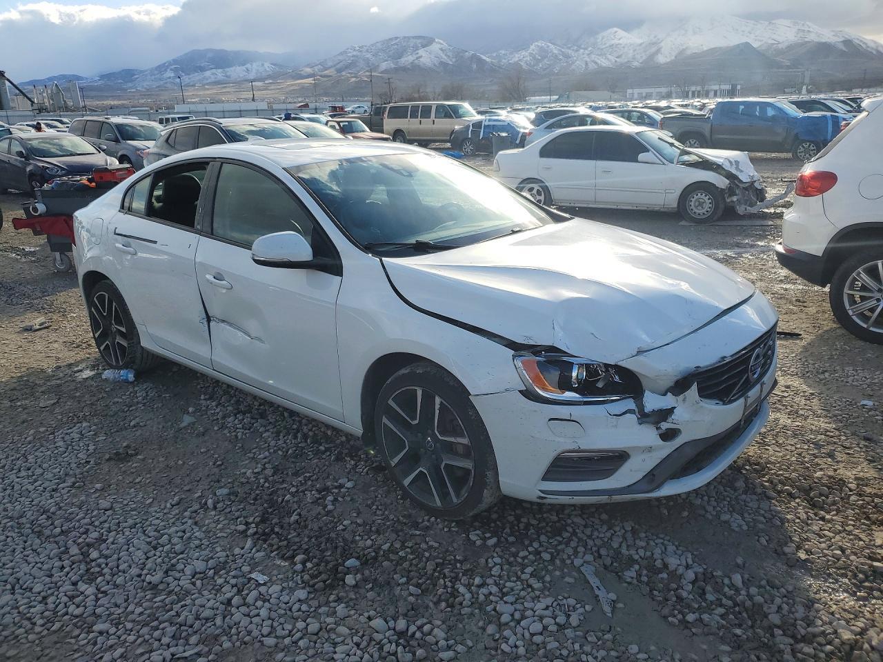 2017 VOLVO S60