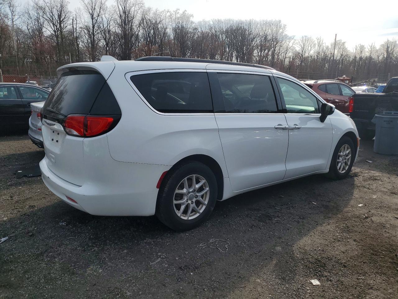 2020 CHRYSLER Voyager