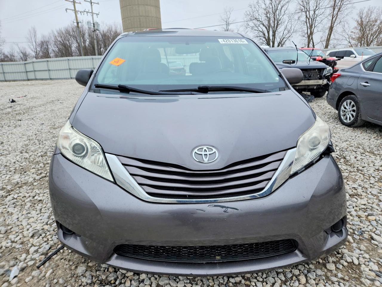 2015 TOYOTA SIENNA