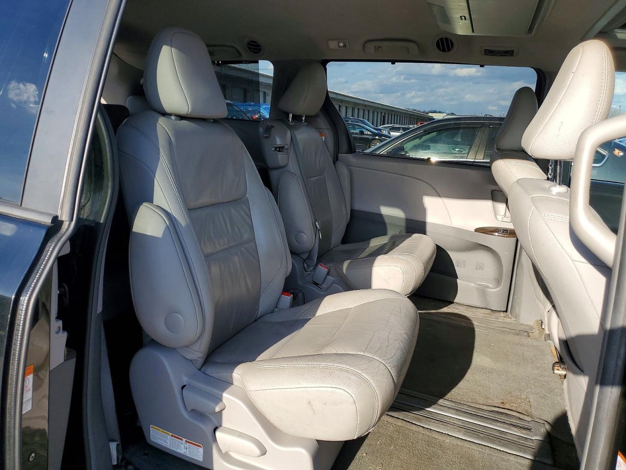 2017 TOYOTA SIENNA