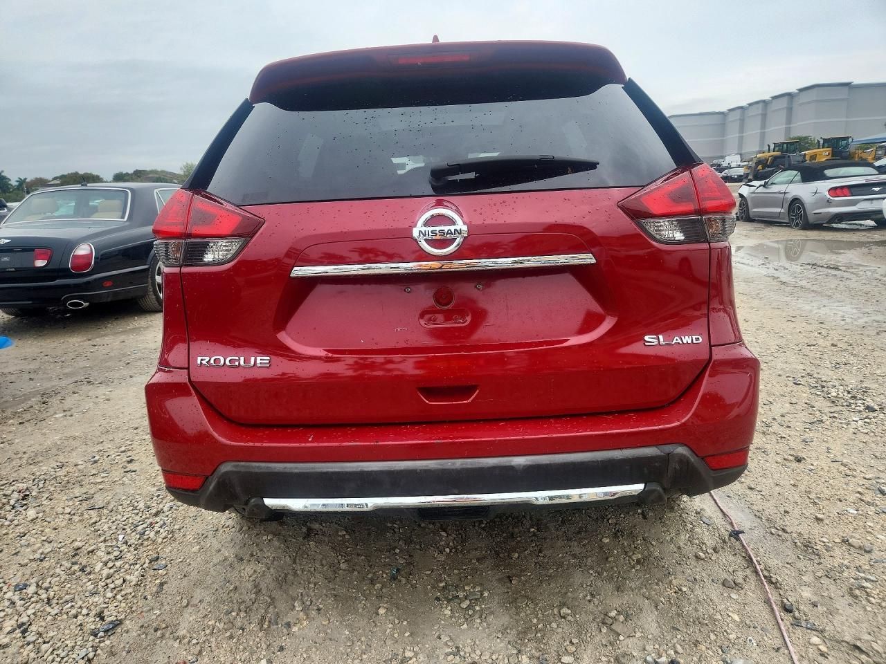 2017 NISSAN ROGUE