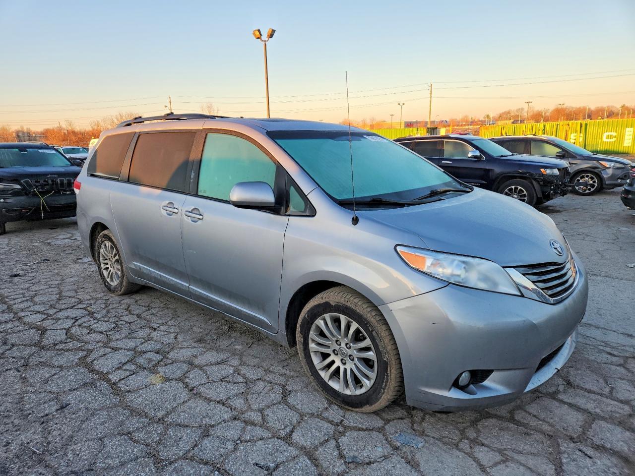 2014 TOYOTA SIENNA