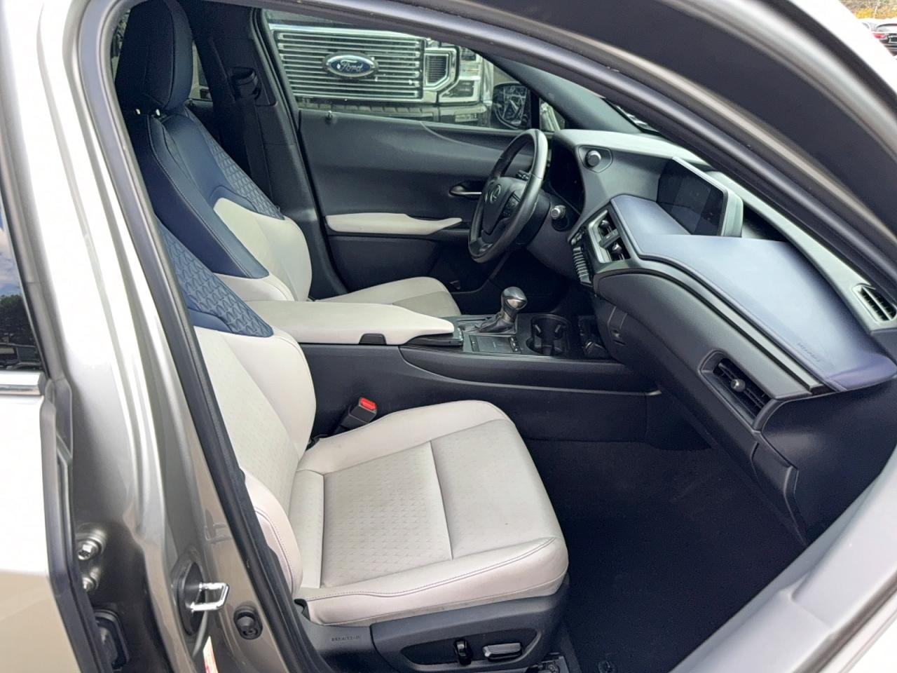 2021 LEXUS UX 200