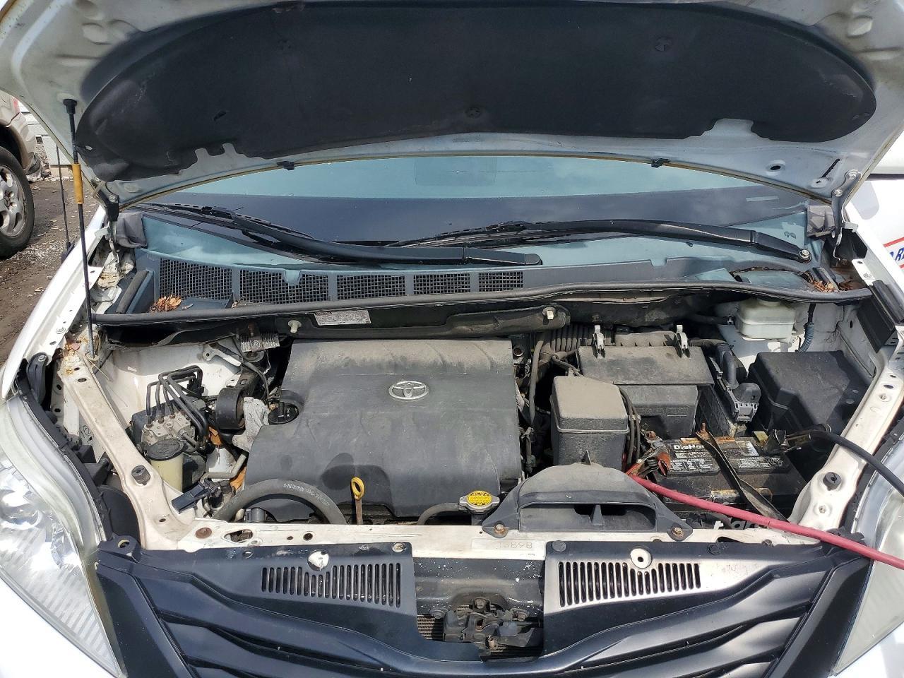 2013 TOYOTA SIENNA