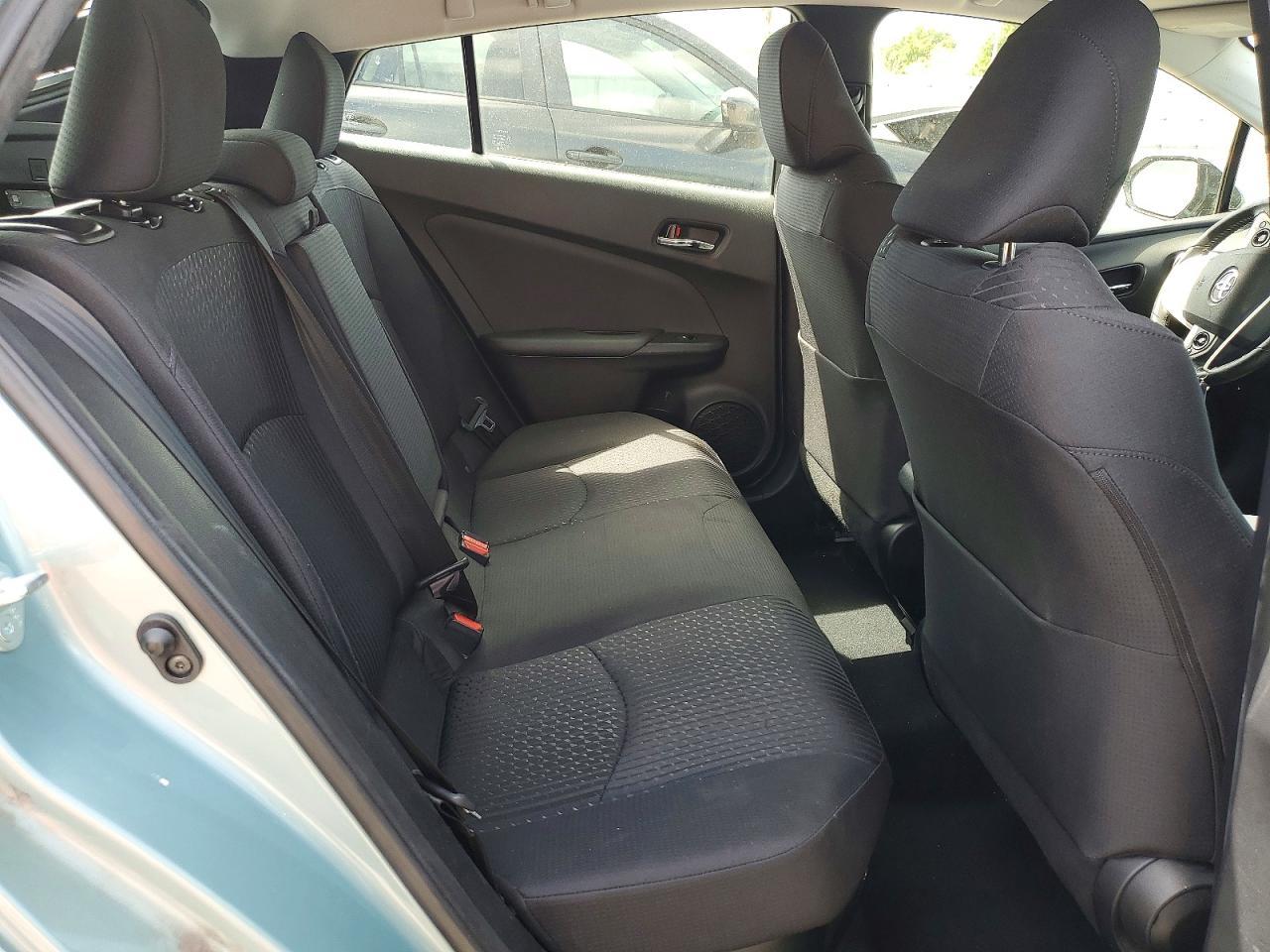 2016 TOYOTA PRIUS